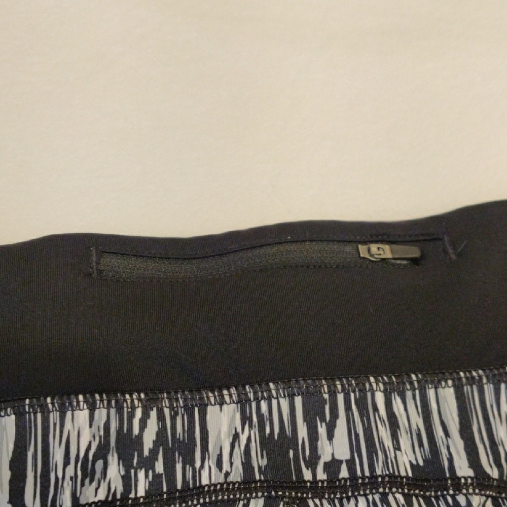Nike Black and White Patterned Leggings - Picture 3 of 8
